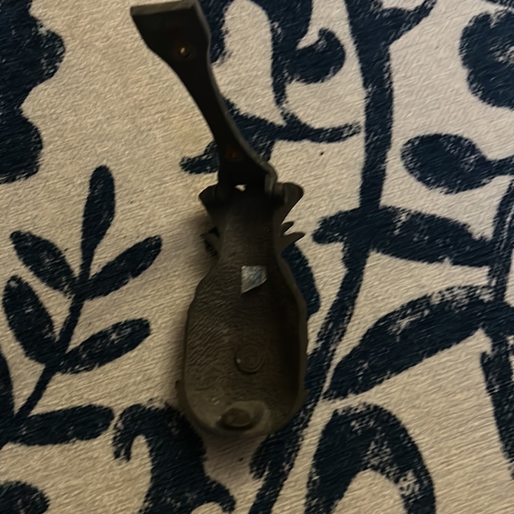 Pineapple door knocker-6 1/2” long - Picture 3 of 3